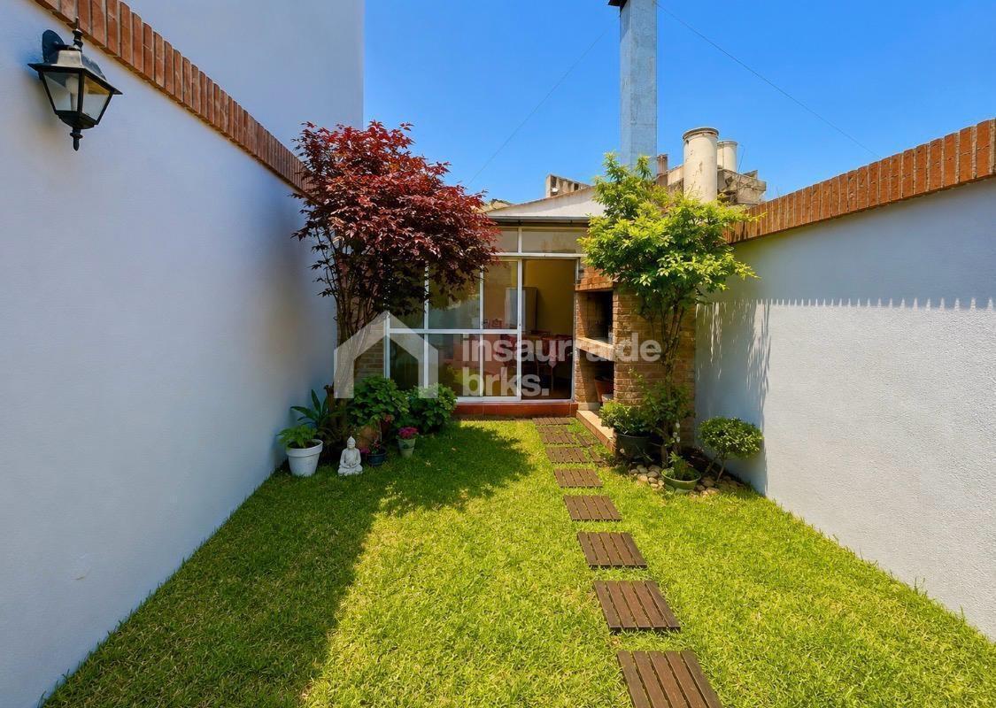 Foto de Casa en Venta 3 dormitorios con cochera, jardin, parrilla, suite y, imagen 2
