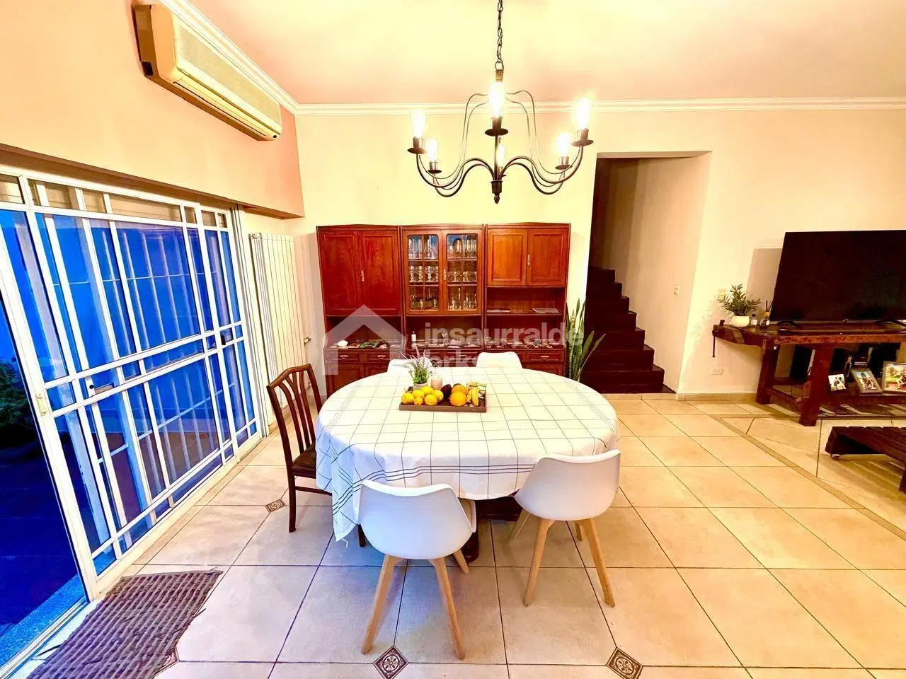 Casa en Venta 3 dormitorios con cochera, jardin, parrilla, suite y quincho,  Parque Chas, Capital Fe 5