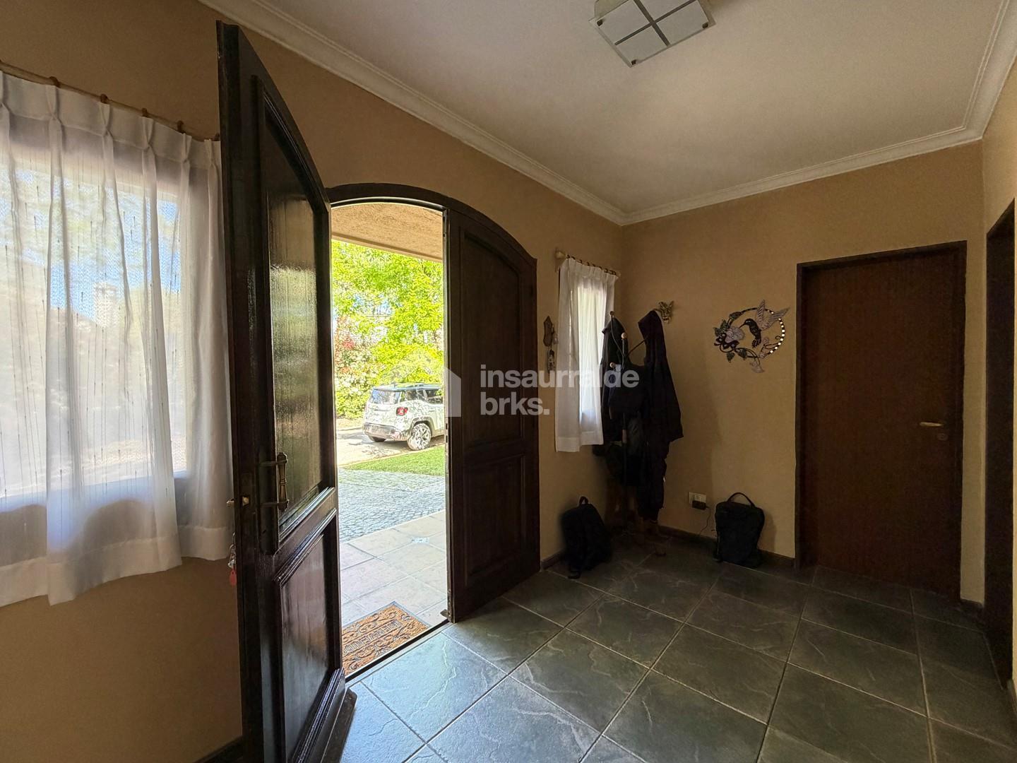 Foto de CASA EN VENTA EN LA ESCONDIDA! MUY BUEN ACCESO, SUPER AMPLIA Y CON, imagen 1