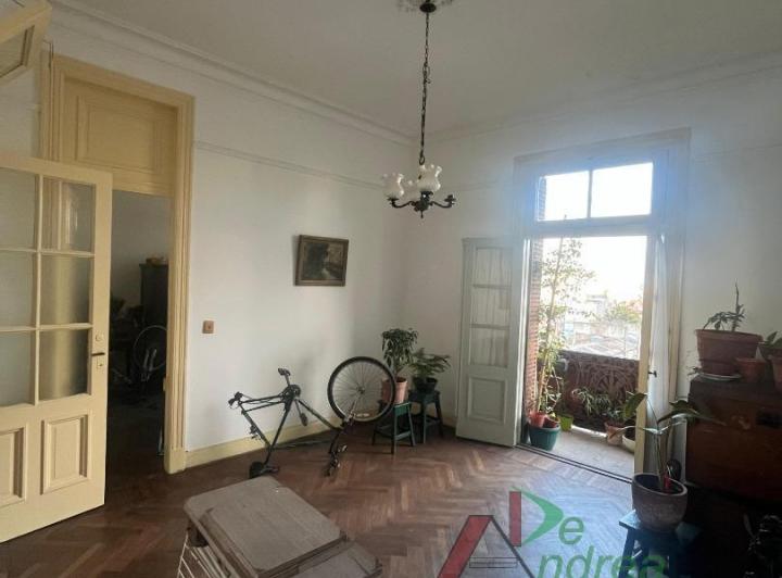 DEPARTAMENTO SIETE AMBIENTES CON BALCÓN - MONSERRAT 5