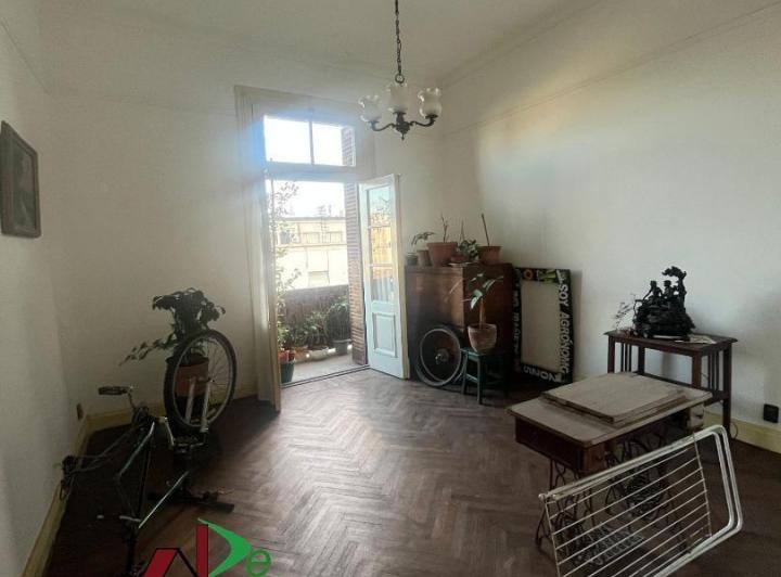 DEPARTAMENTO SIETE AMBIENTES CON BALCÓN - MONSERRAT 3