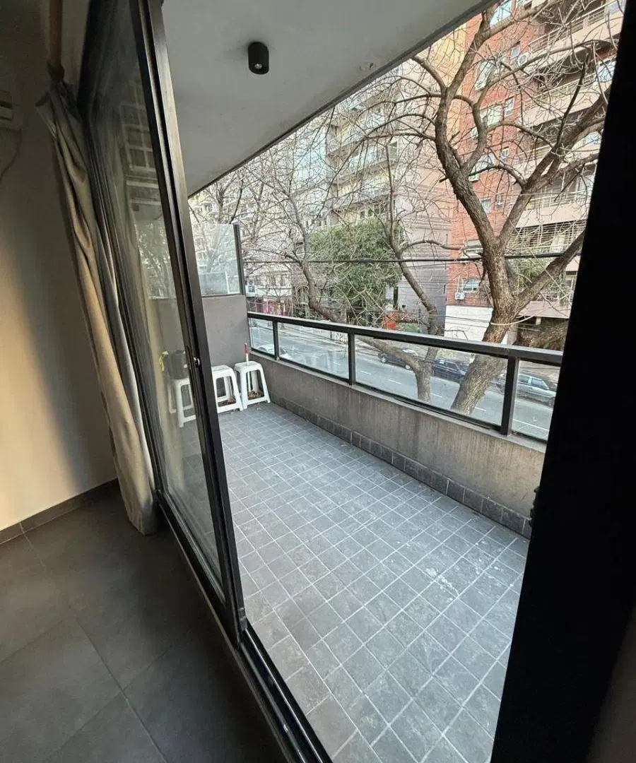 Monoambiente en alquiler con balcón en Caballito 8