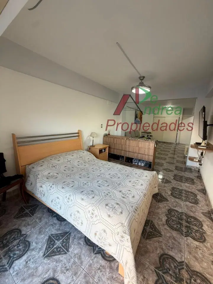 Espectacular monoambiente con balcón y amenities en Balvanera 8