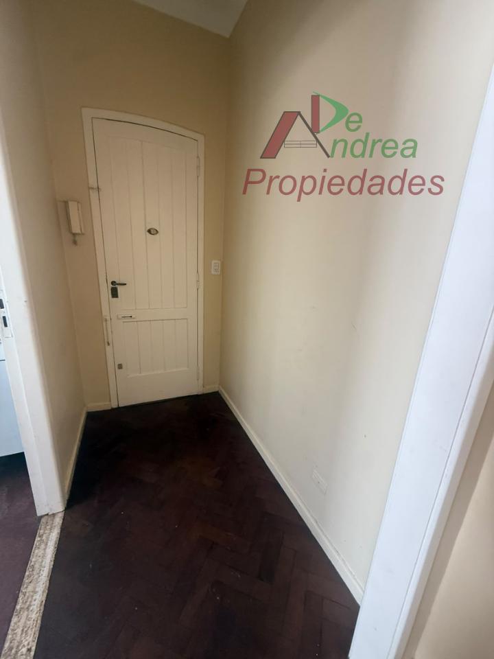 Foto de VENTA DEPARTAMENTO DOS AMBIENTES SUPER LUMINOSO - PRIMER PISO POR, imagen 2