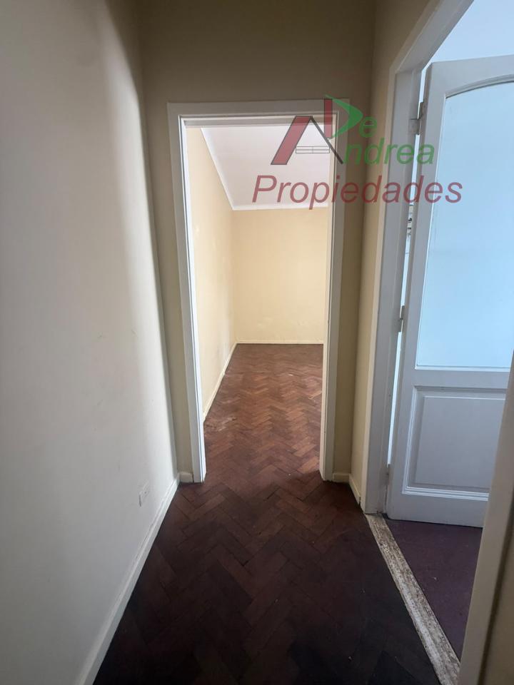 Foto de VENTA DEPARTAMENTO DOS AMBIENTES SUPER LUMINOSO - PRIMER PISO POR, imagen 3