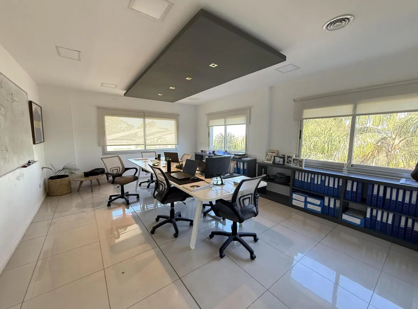 OFICINA 100 M2 AMOBLADA - CERRO DE LAS ROSAS MODERNA Y LUMINOSA 2