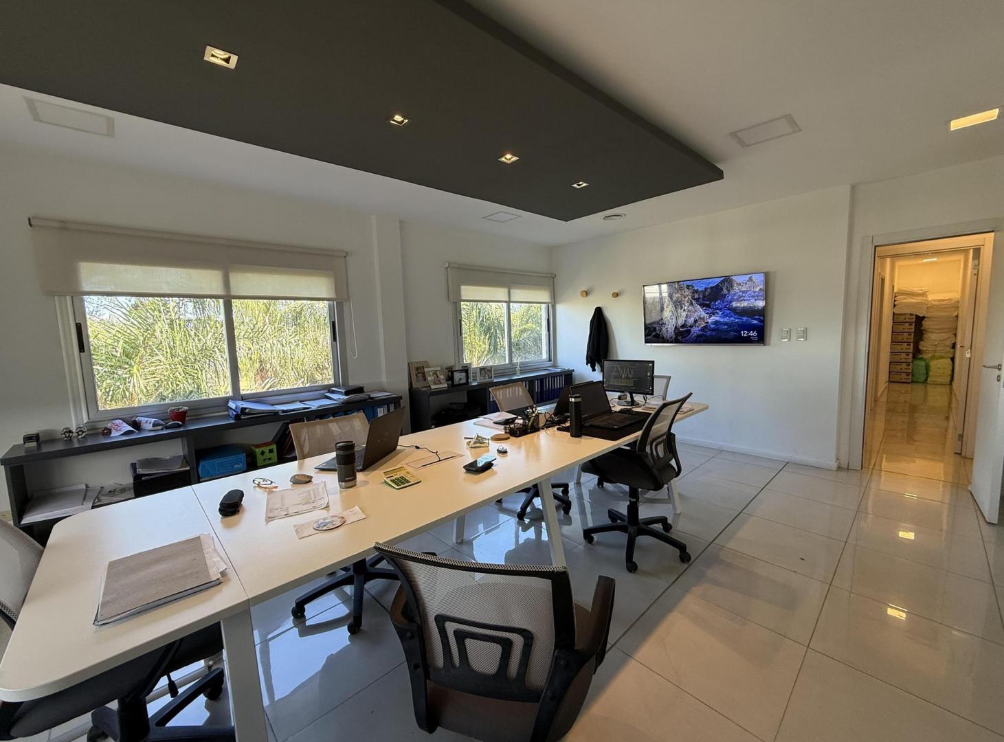 OFICINA 100 M2 AMOBLADA - CERRO DE LAS ROSAS  MODERNA Y LUMINOSA