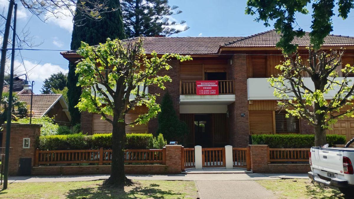 Foto de Imponente Chalet de 2 Plantas con Gran Parque y Piscina | Martínez, imagen 3