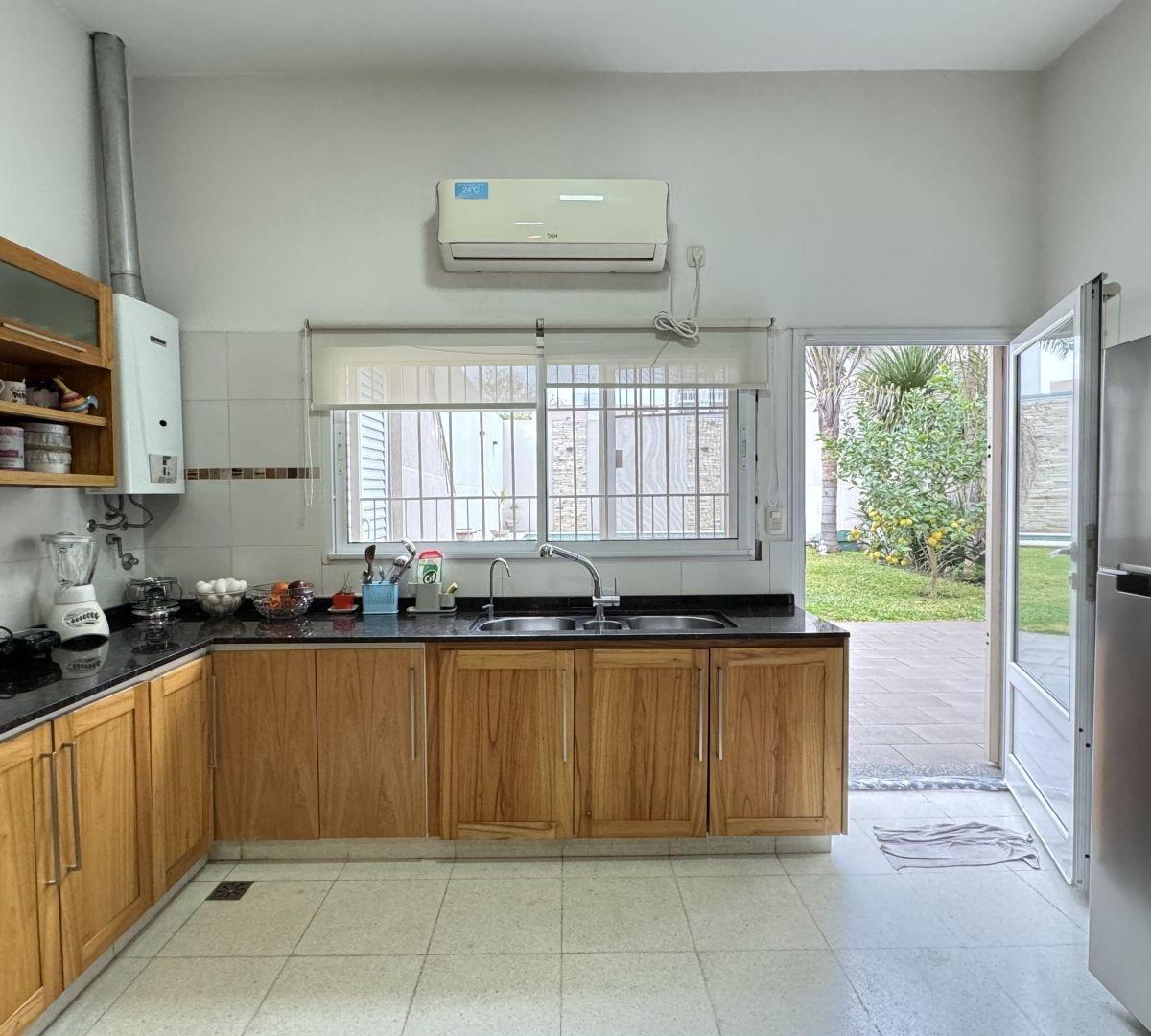 Venta Excelente Casa 3 Amb con Fondo y Pileta Villa Lugano 2