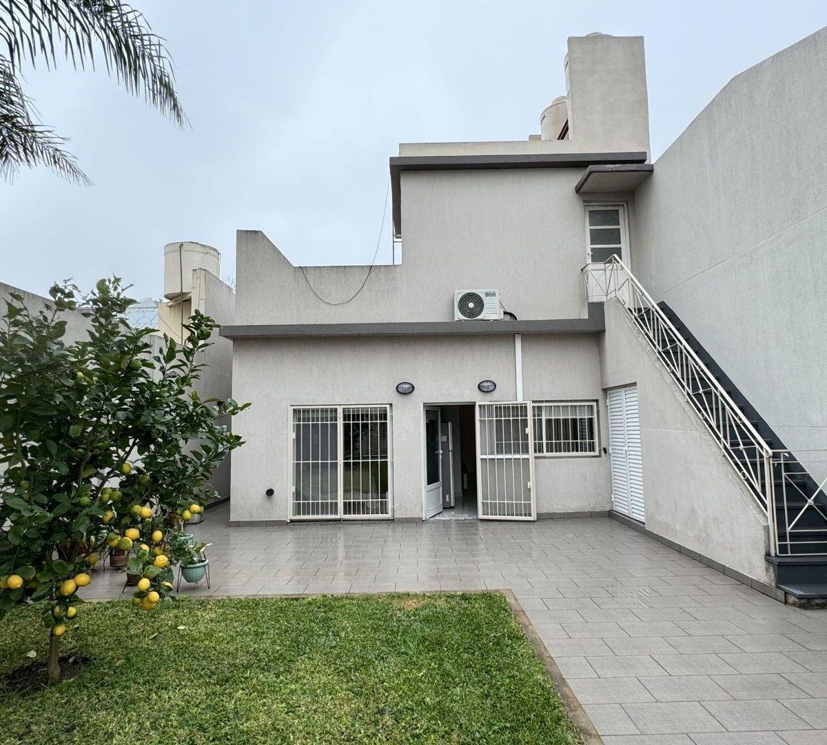 Venta Excelente Casa 3 Amb con Fondo y Pileta Villa Lugano 3