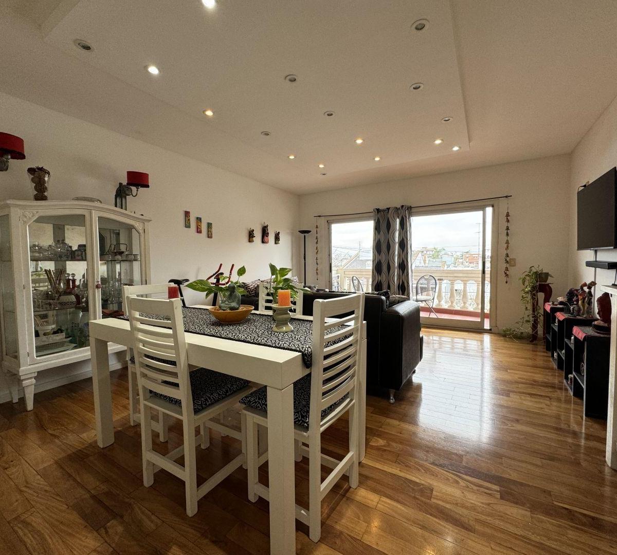 Excelente 4 Amb. con Balcón y Cochera en Venta 4