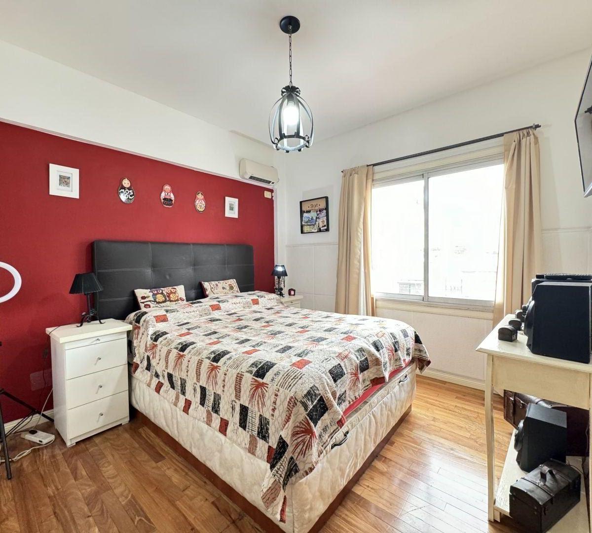 Excelente 4 Amb. con Balcón y Cochera en Venta 5