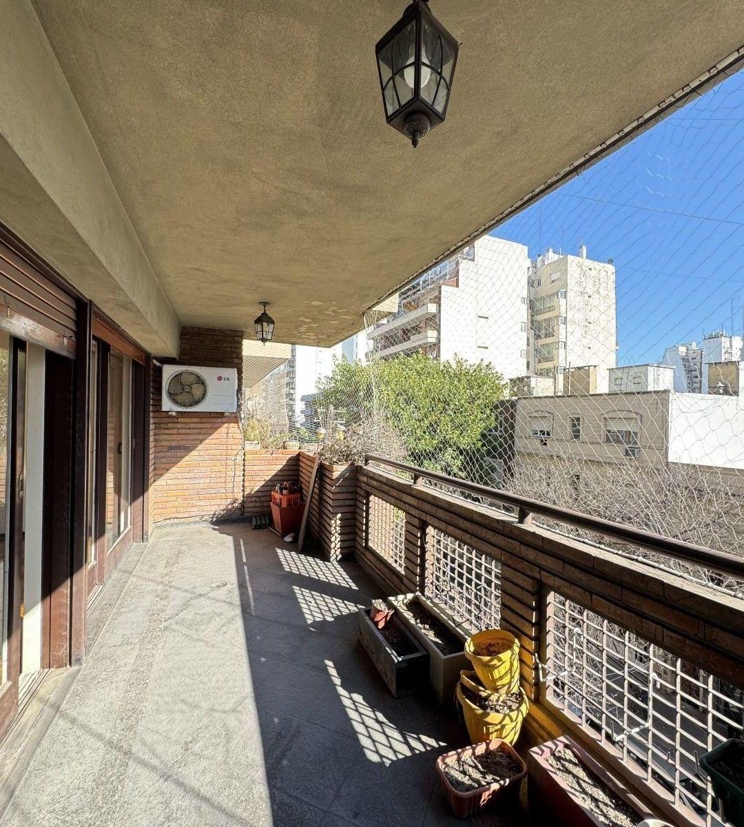 Departamento Piso 5 Amb. C/dependencia y 2 Cocheras en Venta Flores 3
