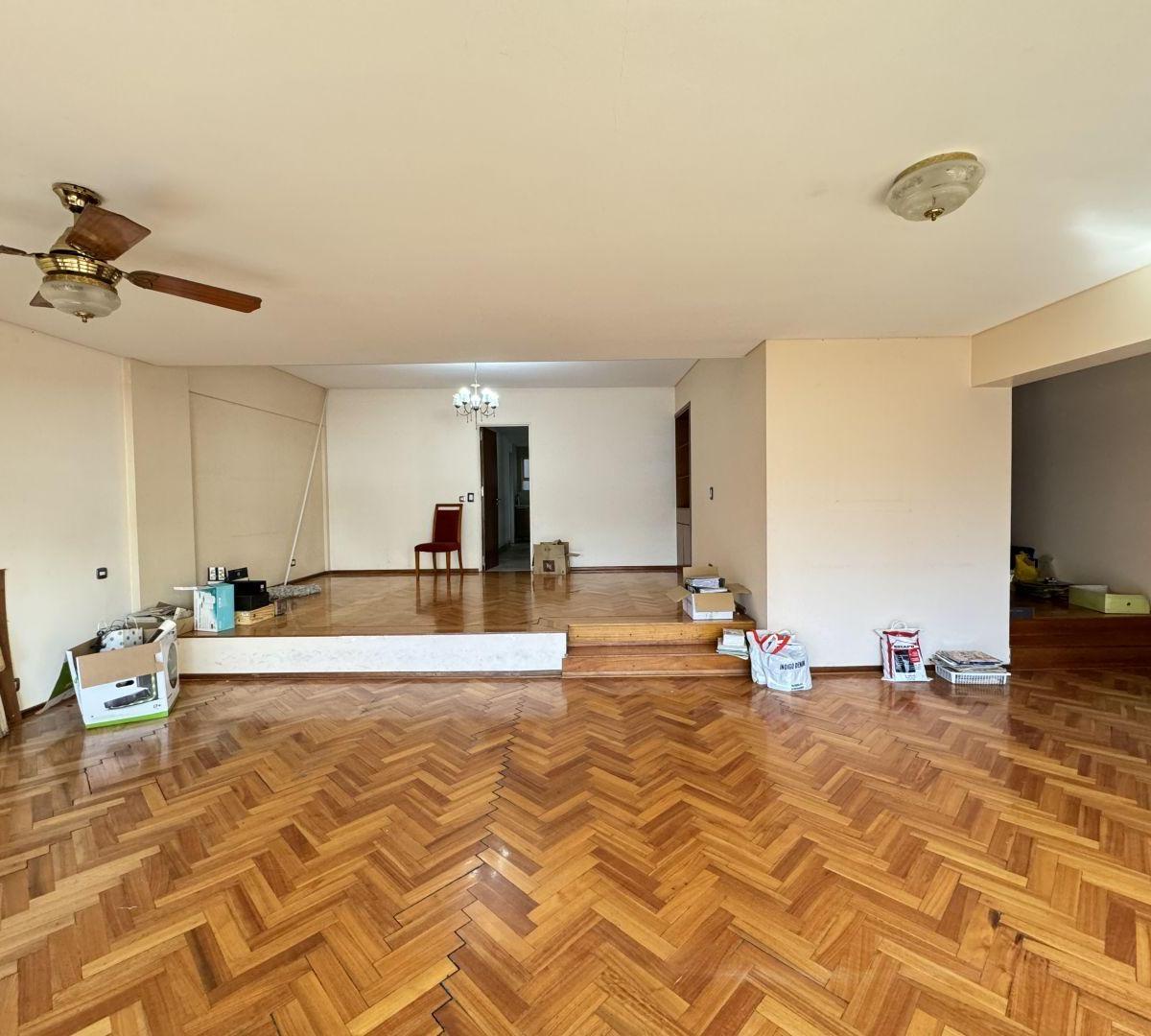 Departamento Piso 5 Amb. C/dependencia y 2 Cocheras en Venta Flores 3