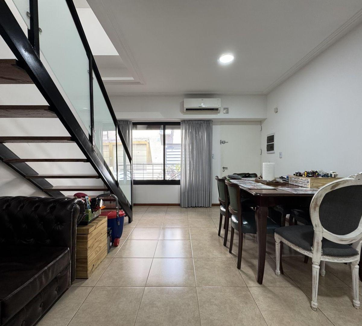 Excelente Departamento Tipo Casa 3 Ambientes con Cochera Cubierta en Venta. 4