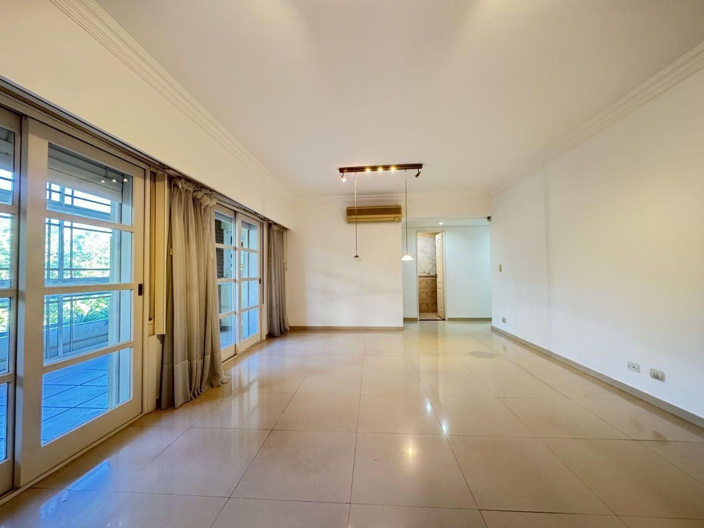 Foto de Piso 4 ambientes con balcón y cochera en venta sobre Av. Riestra, imagen 3