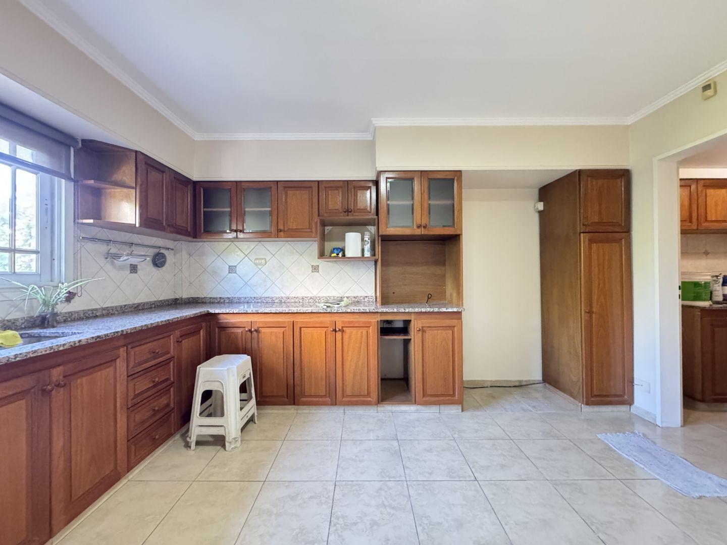 Foto de Piso 4 ambientes con balcón y cochera en venta sobre Av. Riestra, imagen 5