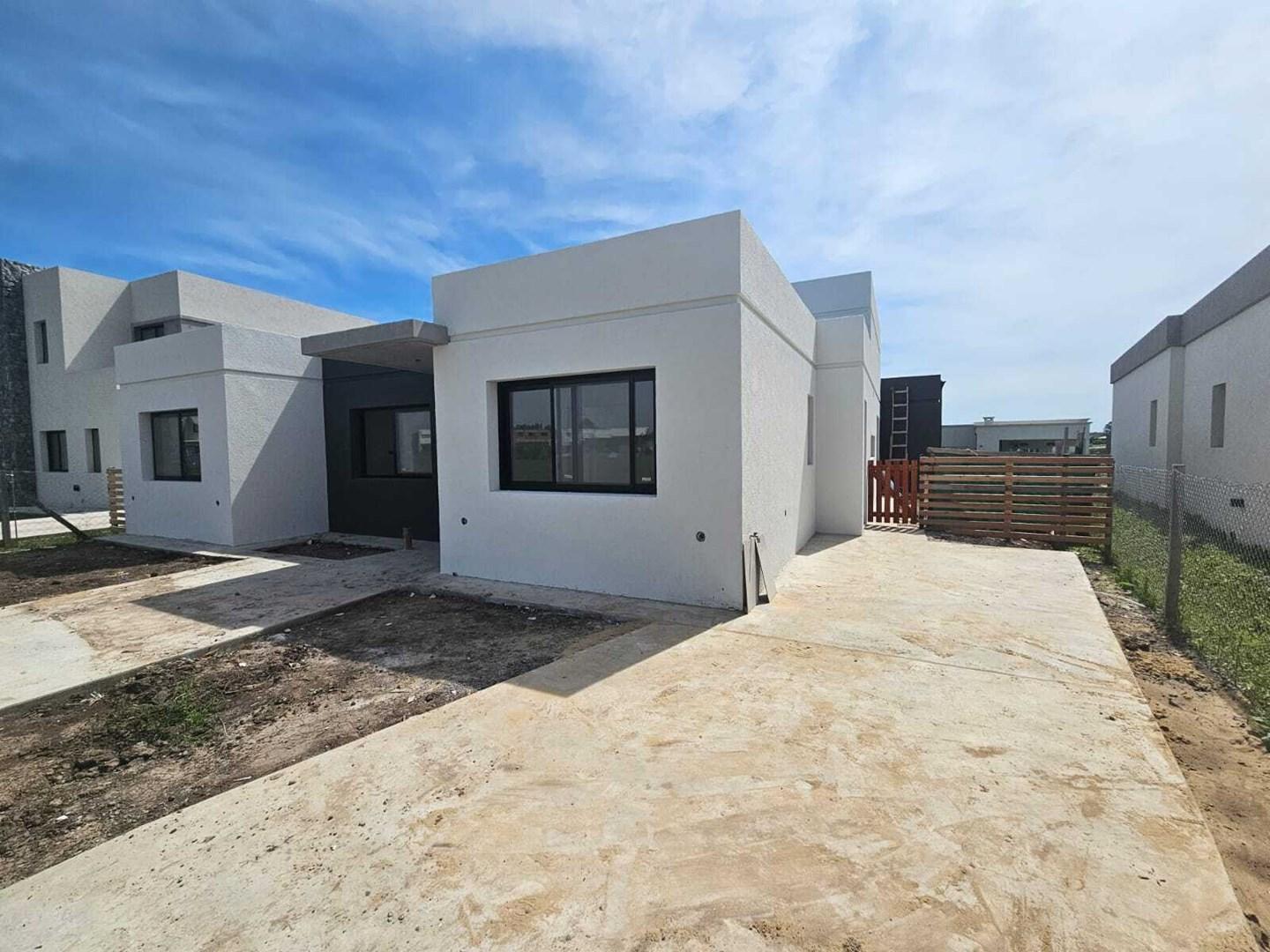 Casa en Venta en Santa Elisa 5 ambientes con piscina, Pilar del Este, Pilar