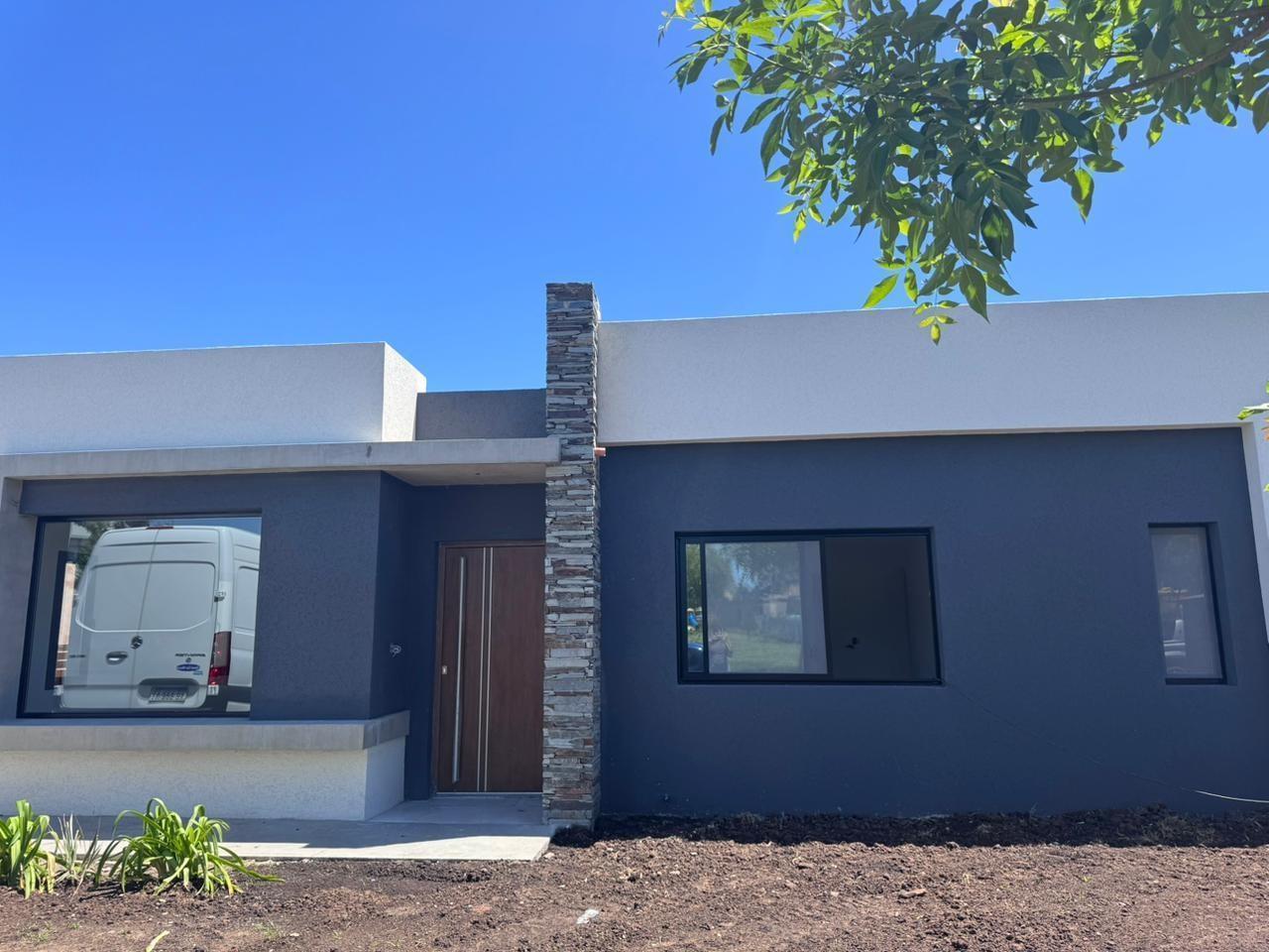Foto de Venta de casa con pileta en lote interno - SANTA LUCIA PILAR DEL ESTE, imagen 4