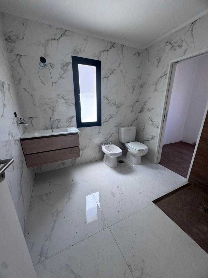Foto de Venta de casa con pileta en lote interno - SANTA LUCIA PILAR DEL ESTE, imagen 4