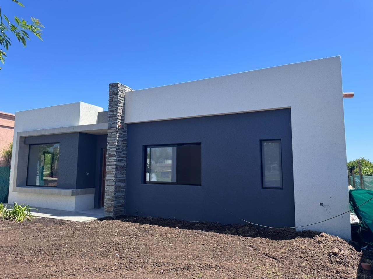 Foto de Venta de casa con pileta en lote interno - SANTA LUCIA PILAR DEL ESTE, imagen 3