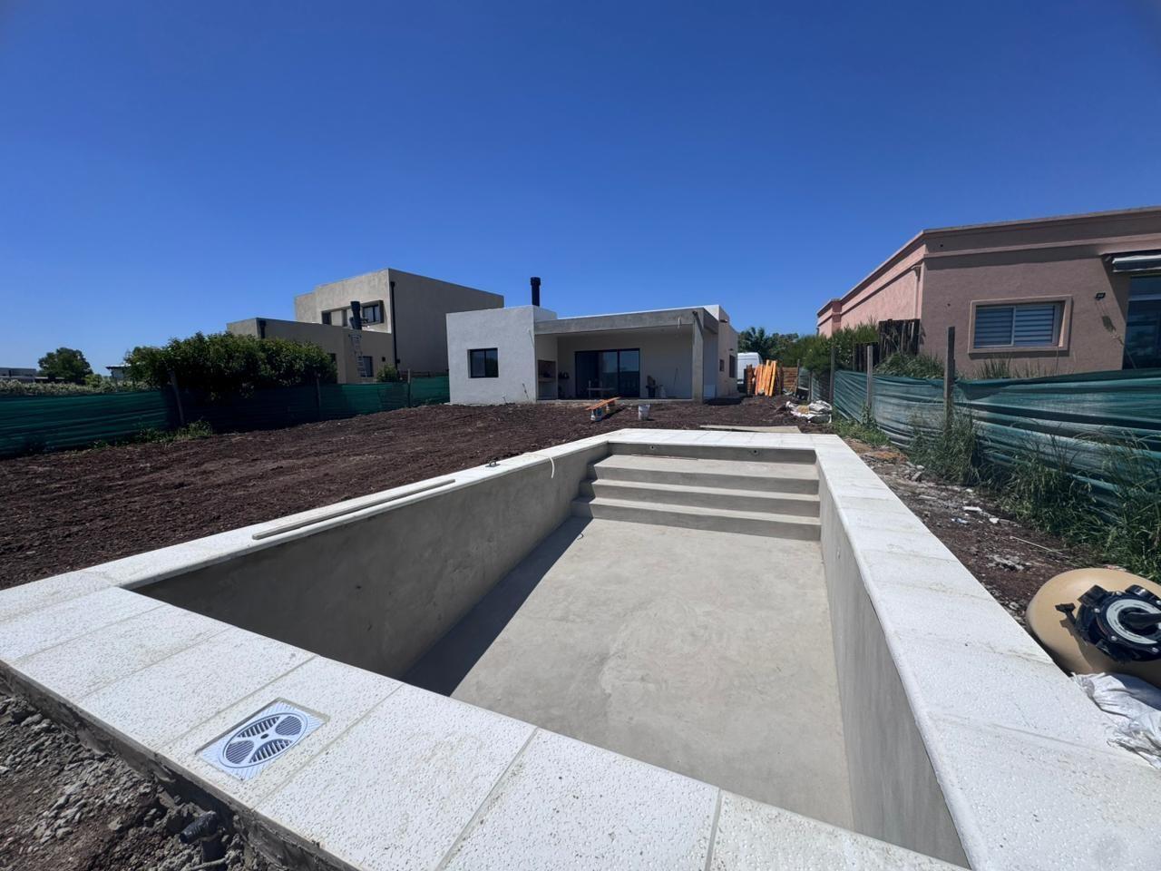 Foto de Venta de casa con pileta en lote interno - SANTA LUCIA PILAR DEL ESTE, imagen 5