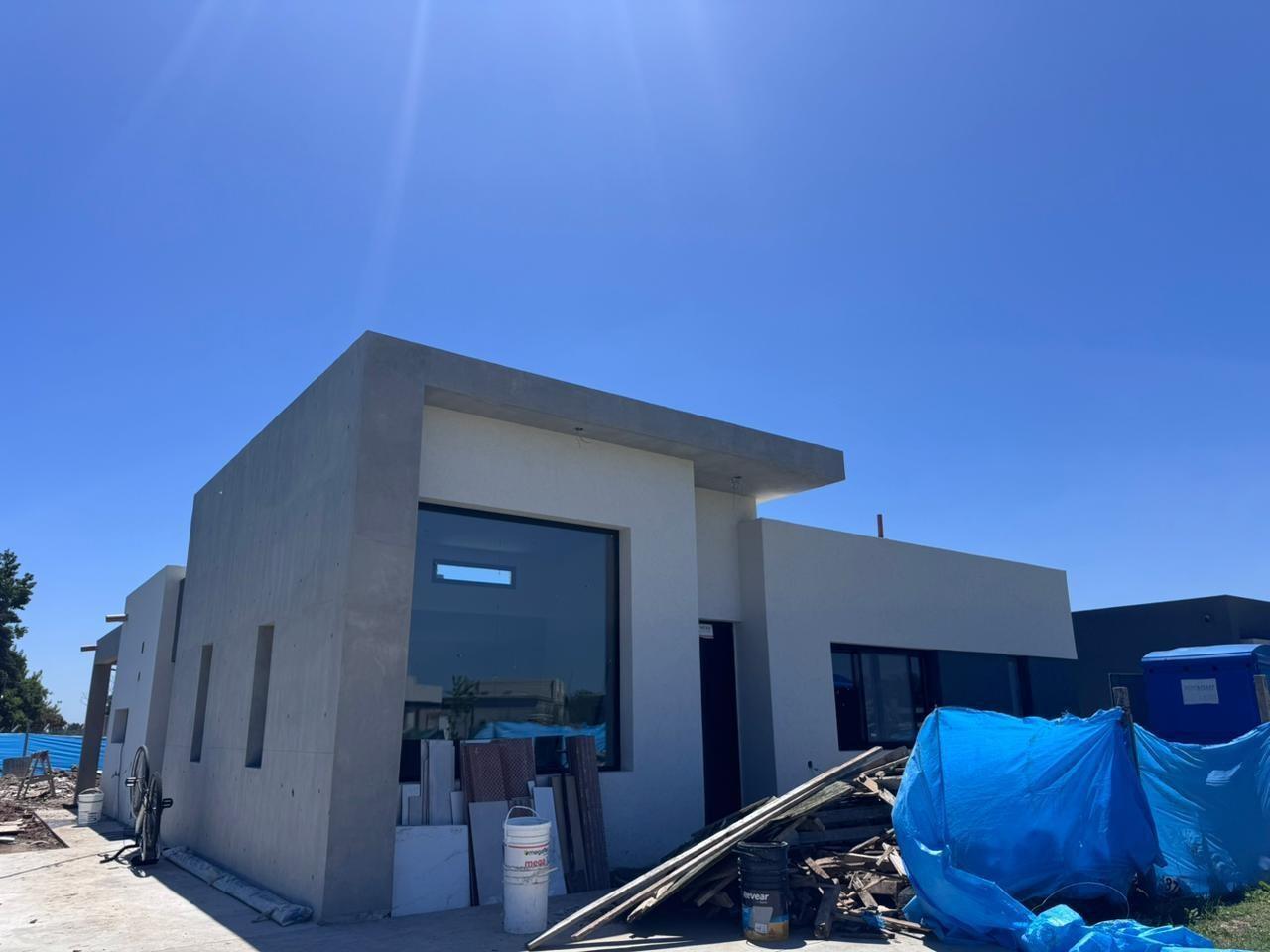 Venta de casa moderna en una planta en Santa Elisa PILAR DEL ESTE