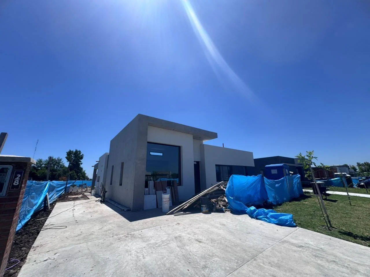 Foto de Venta de casa moderna en una planta en Santa Elisa PILAR DEL ESTE, imagen 2