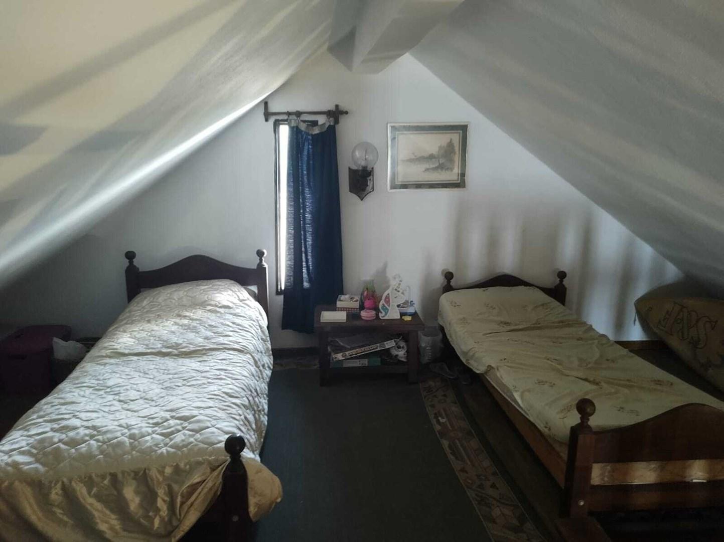 Venta de casa con pileta en Country Privado Loma Verde