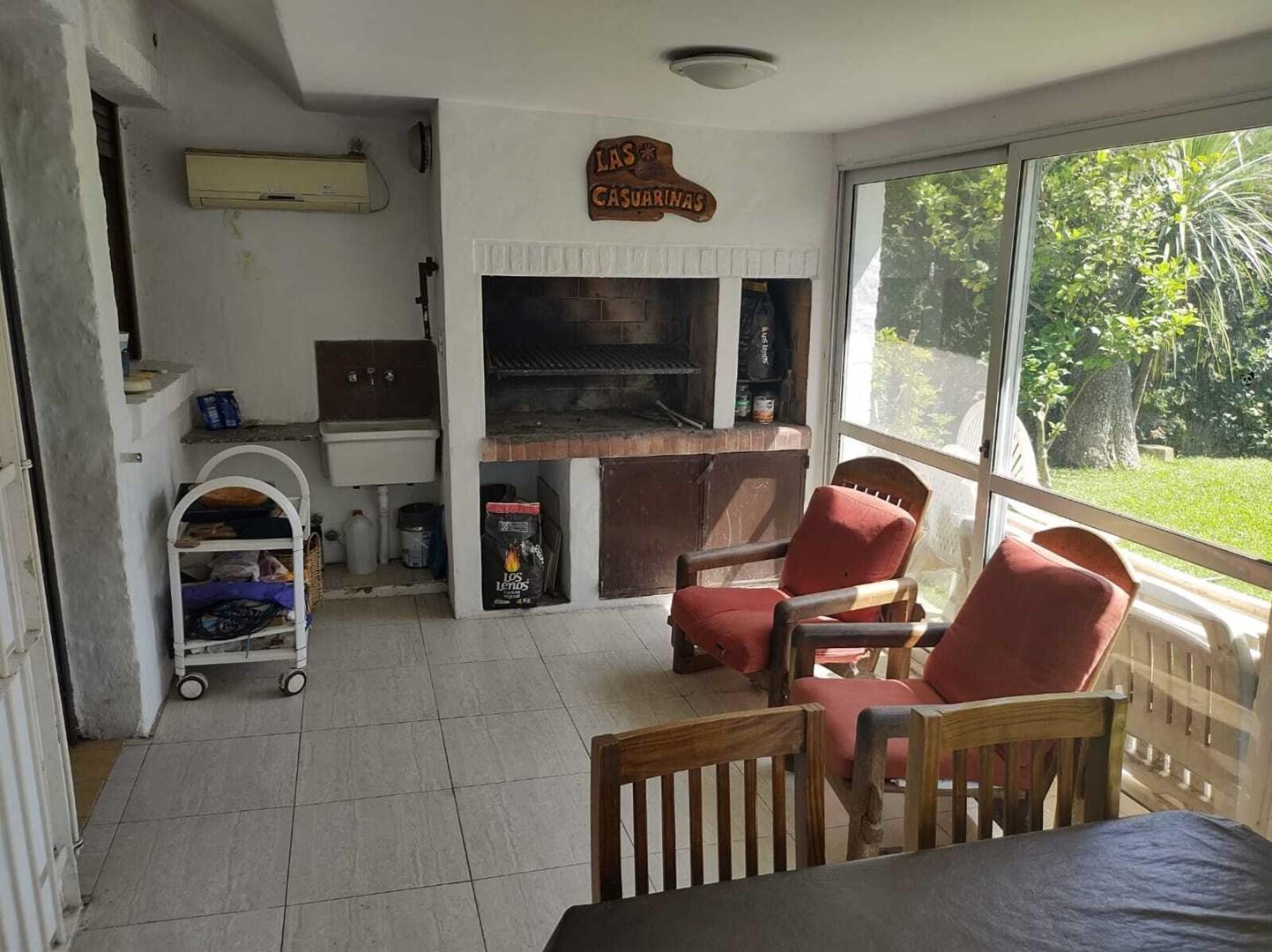 Venta de casa con pileta en Country Privado Loma Verde