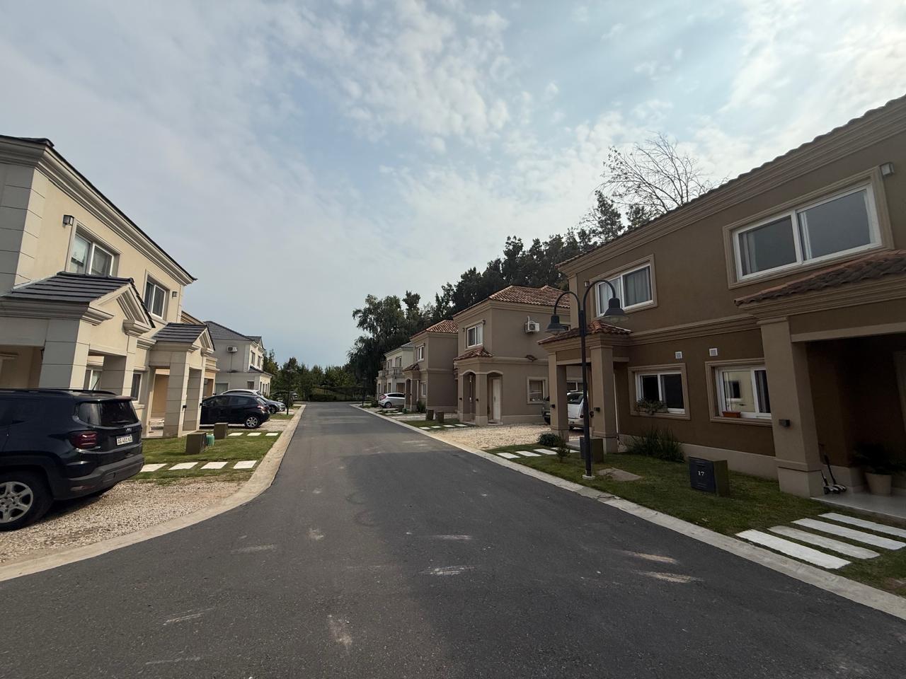 Casa Dúplex en Venta con renta, ubicada en Liquidambar, Pilar, G.B.A. Zona Norte