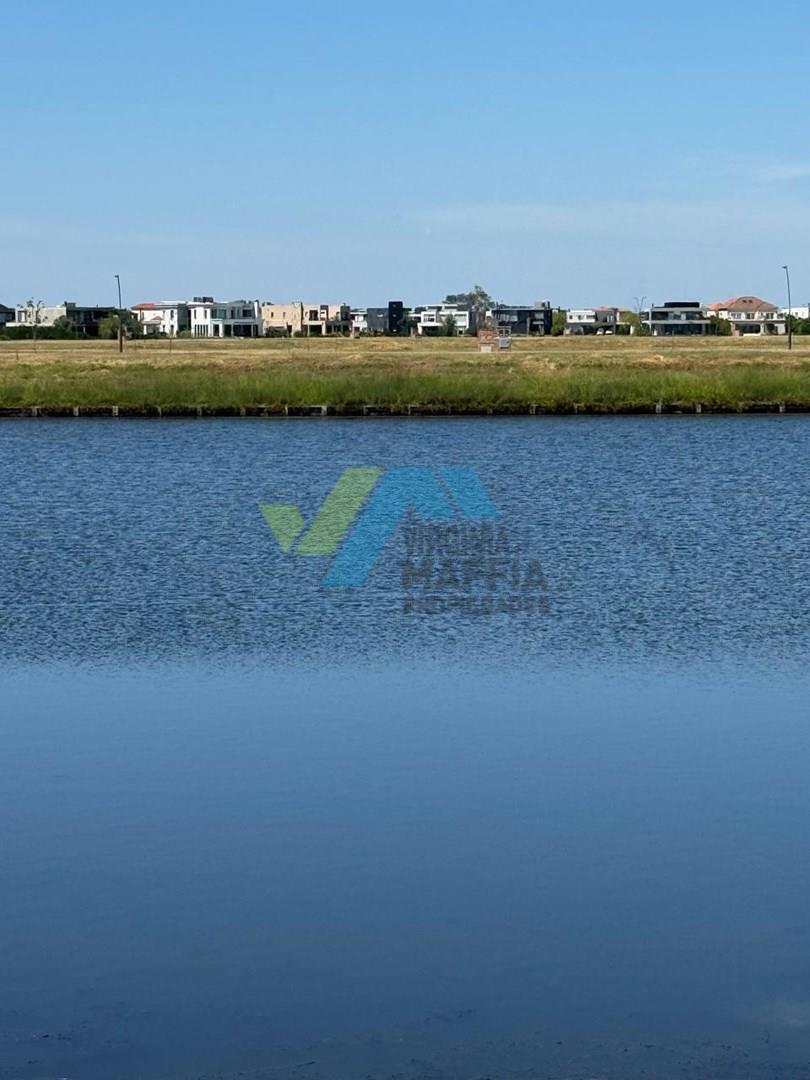 Venta de lote a la laguna orientacion norte de 1104m2 - ORILLAS Puertos del Lago