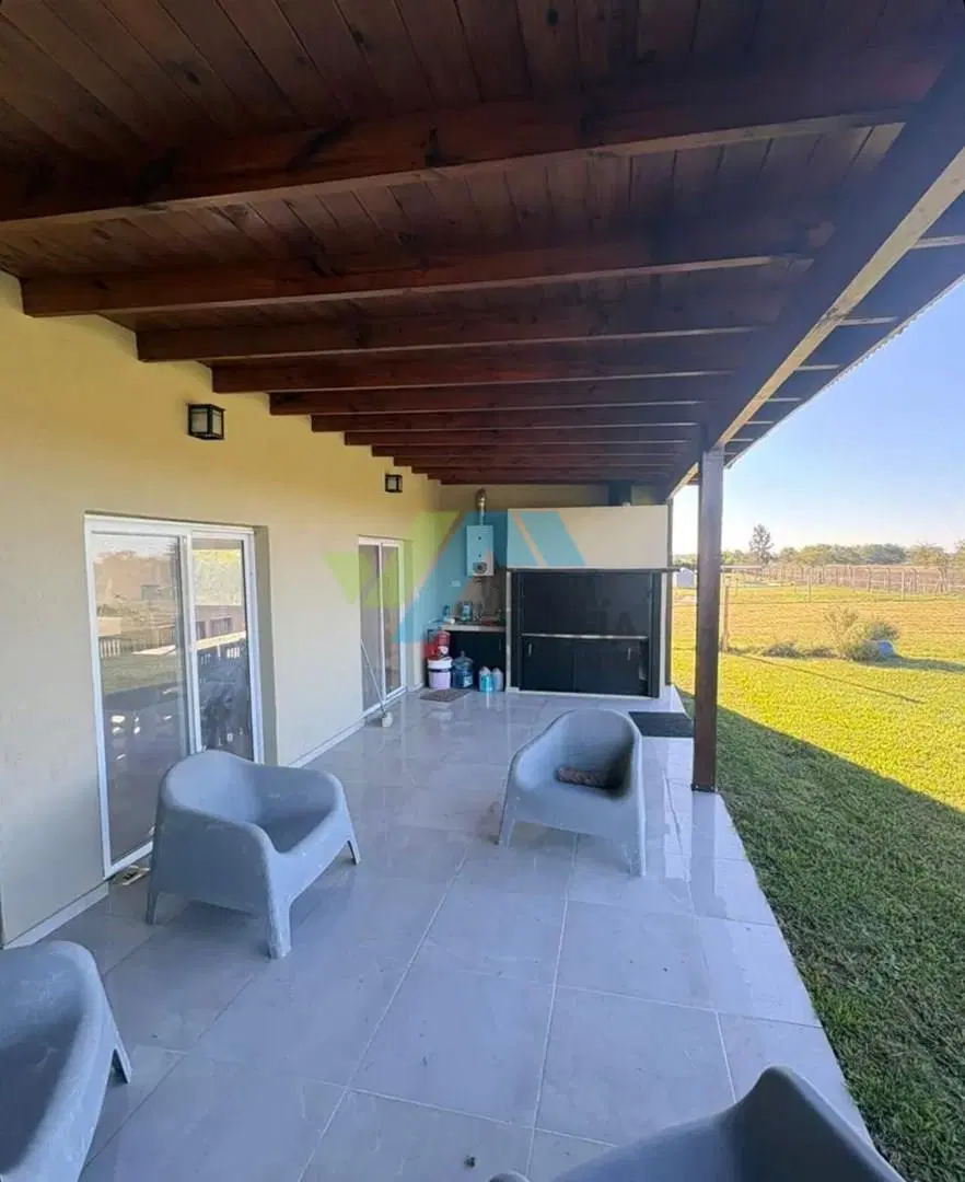 Venta de casa en una planta con pileta - SAN SEBASTIAN AREA 1 8