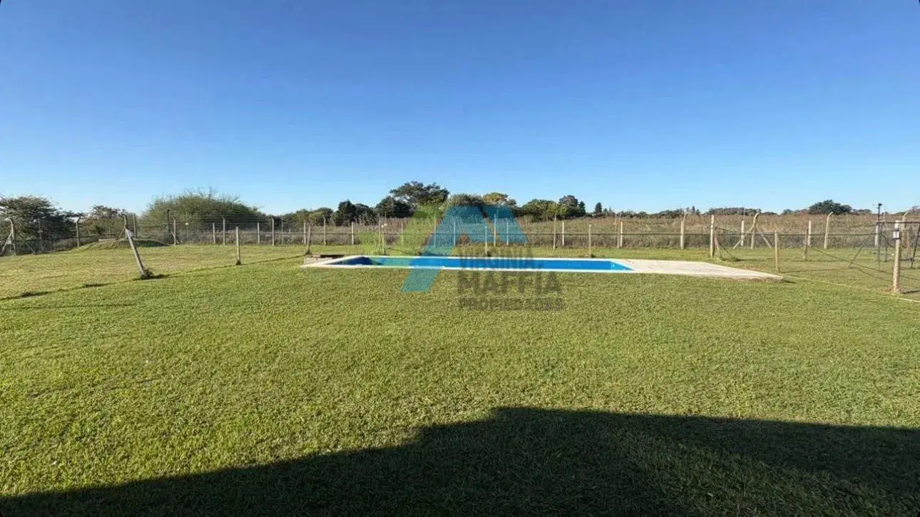Venta de casa en una planta con pileta - SAN SEBASTIAN AREA 1 2