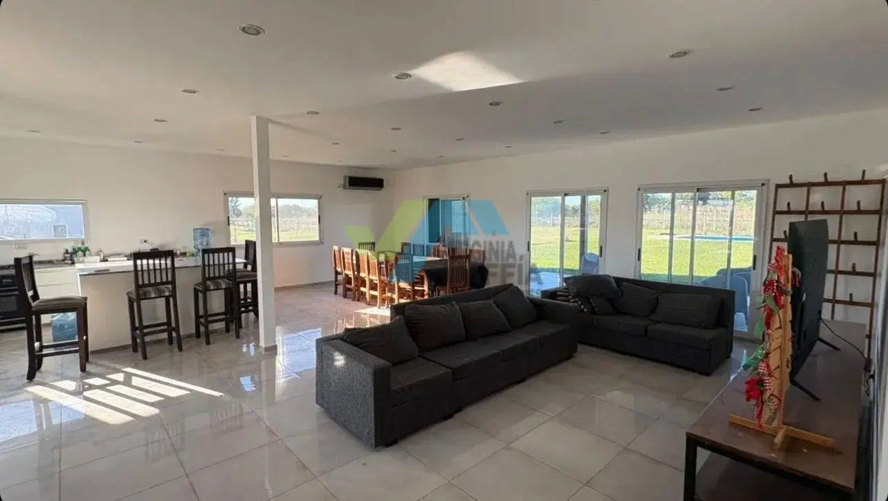 Venta de casa en una planta con pileta - SAN SEBASTIAN AREA 1 4