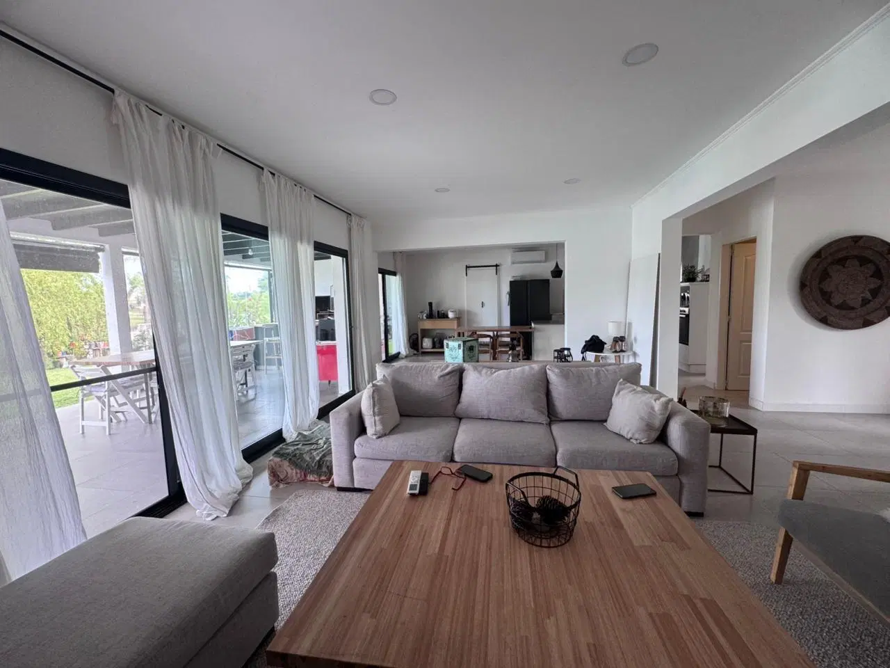 Venta de casa en una planta con pileta a la laguna - EL CAZAL 3