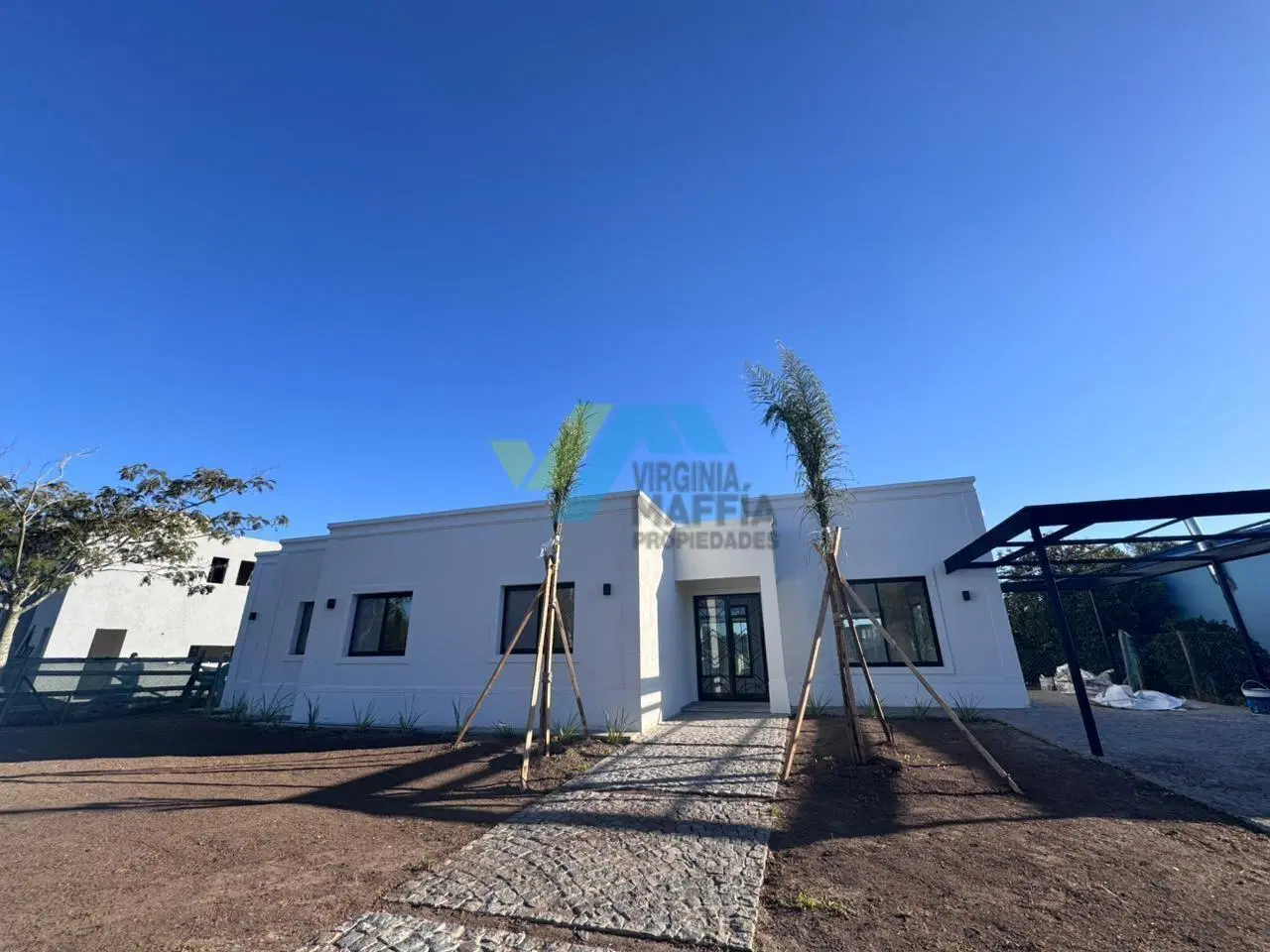 Casa estilo frances en una planta con pileta - Lote a la laguna SAN MATIAS AREA 1 4