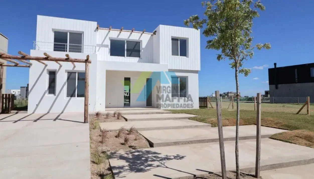 Casa en dos plantas con pileta a la laguna - COSTAS PUERTOS DEL LAGO 5
