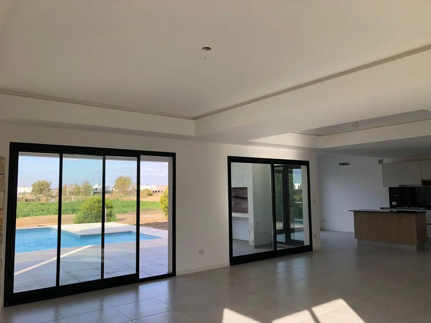 Venta de casa en dos plantas con pileta en Canton Golf 2