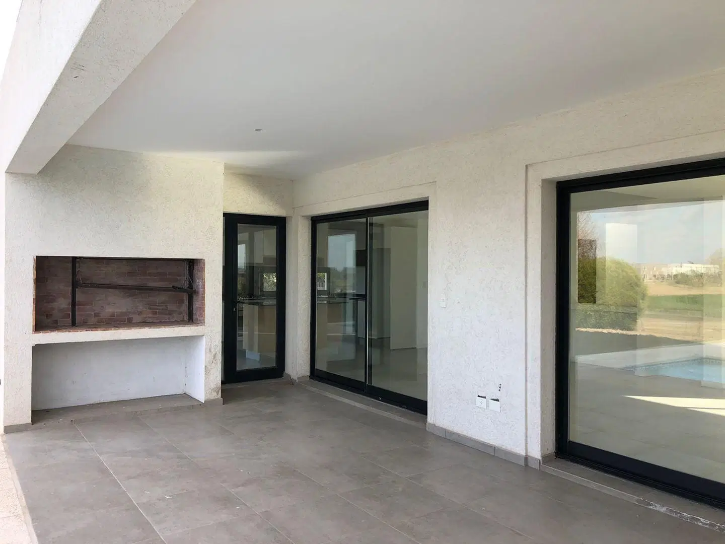 Venta de casa en dos plantas con pileta en Canton Golf 4