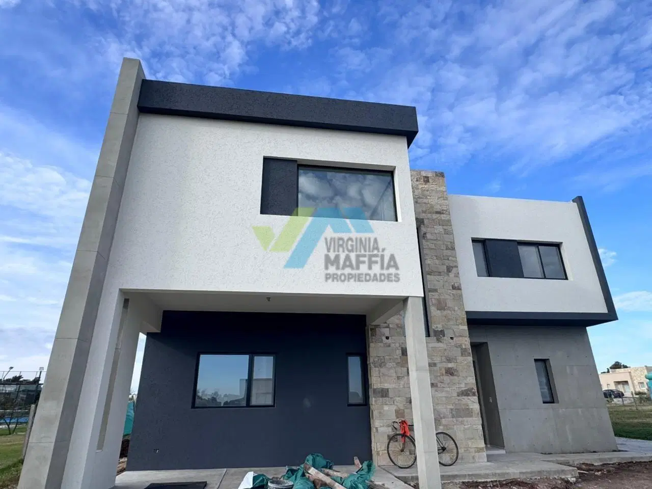 Casa moderna en dos plantas con pileta y lote de 700m2 - Pilar del Este 4