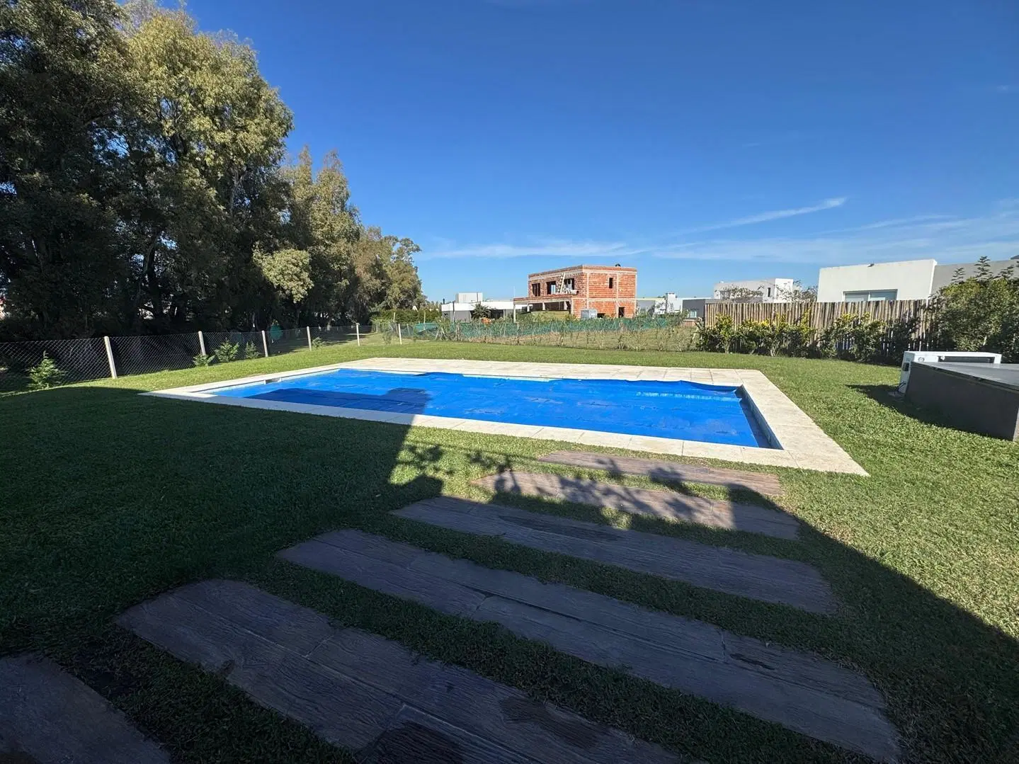 Casa en dos plantas con pileta en lote de 800m2 - PILAR DEL ESTE 2