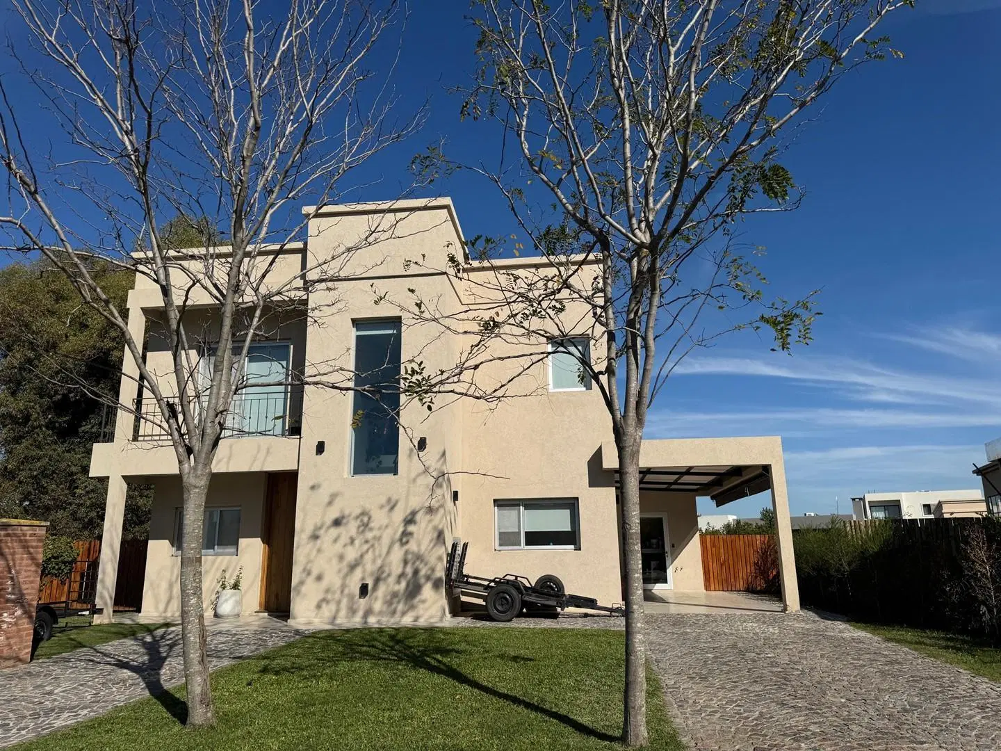 Casa en dos plantas con pileta en lote de 800m2 - PILAR DEL ESTE 5