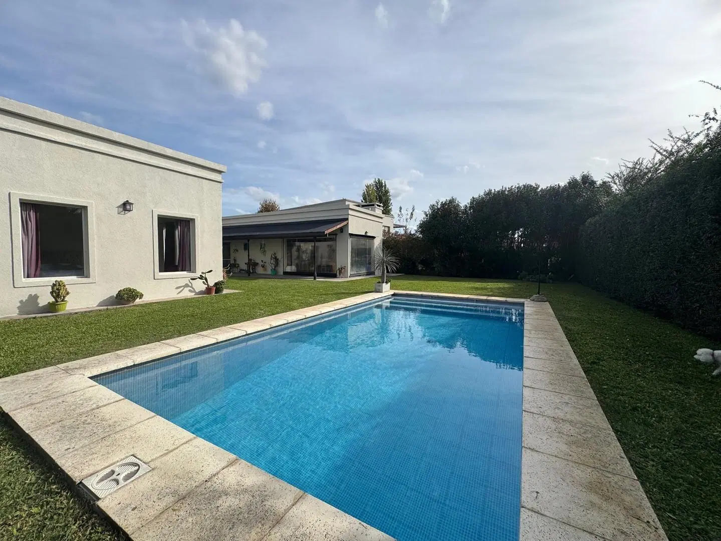 Casa en una planta con pileta - HARAS SANTA MARIA 3