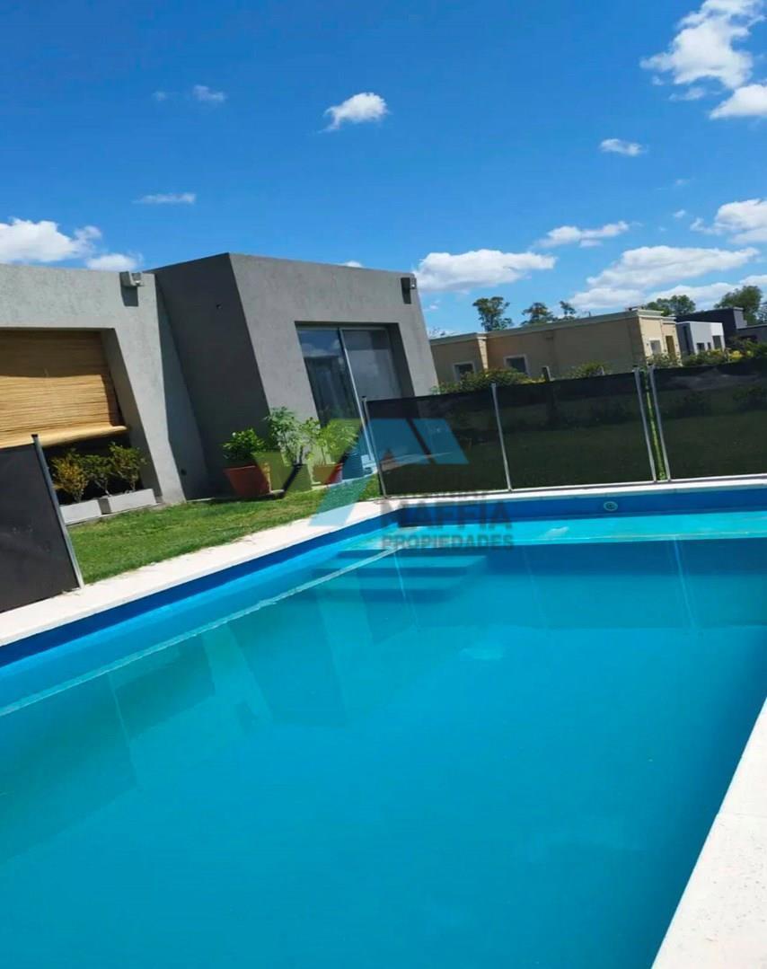 Venta de casa con pileta - SANTA EMILIA Pilar del Este