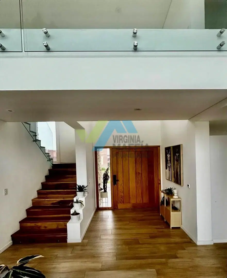 Casa a la laguna en dos plantas con pileta - EN CANTON 4