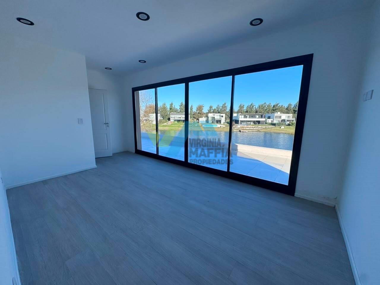 Venta de casa a la laguna en CAZAL
