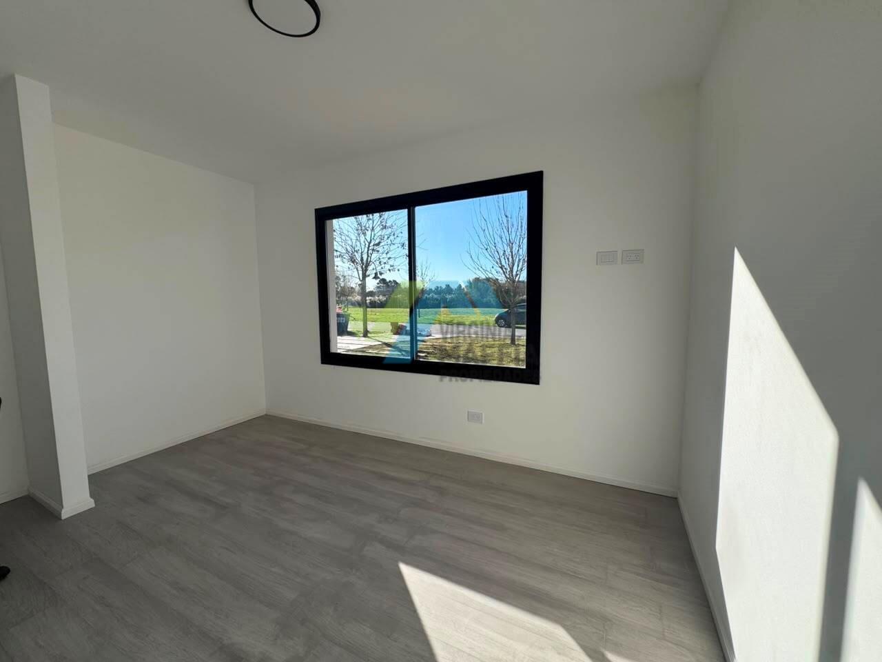 Venta de casa a la laguna en CAZAL