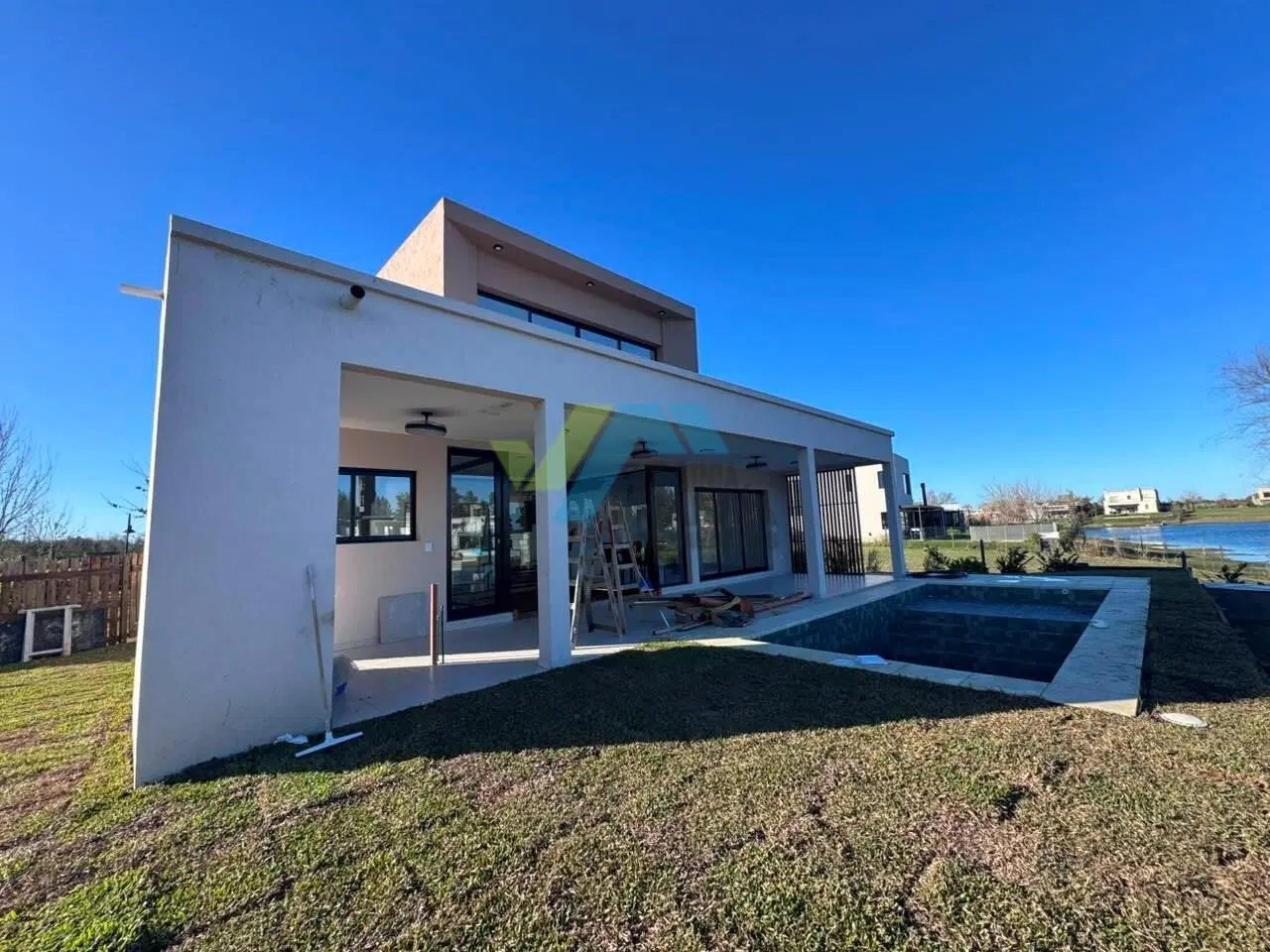 Venta de casa a la laguna en CAZAL 2