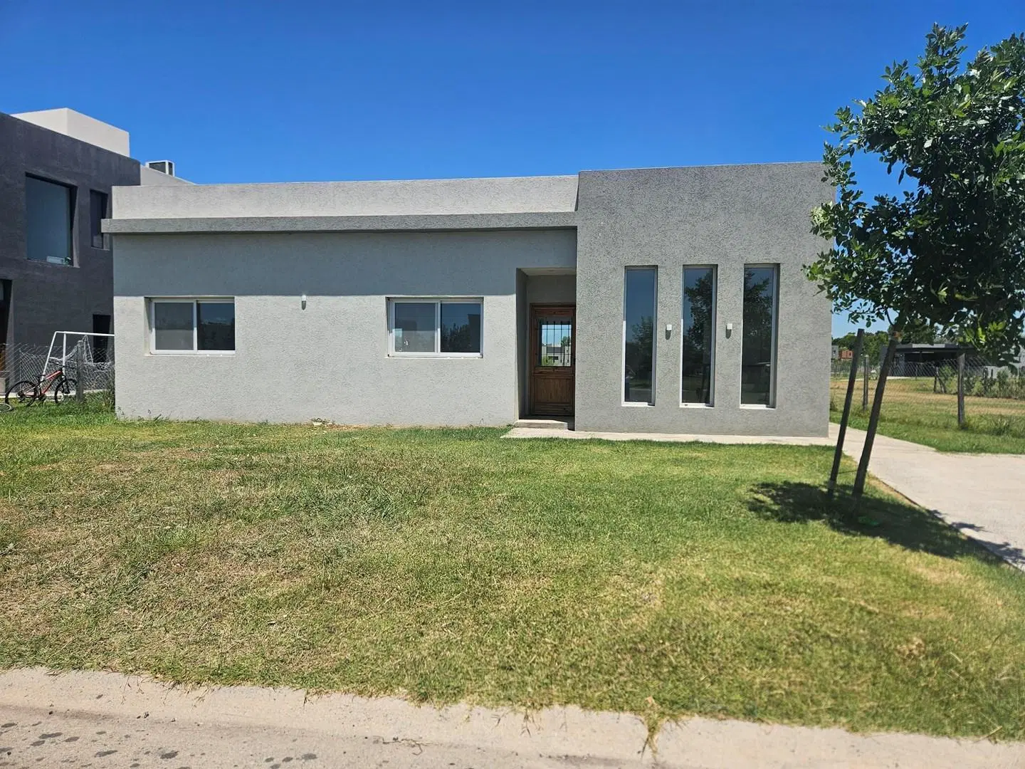 Casa  en Venta en Santa Lucia, Pilar del Este, Pilar 4